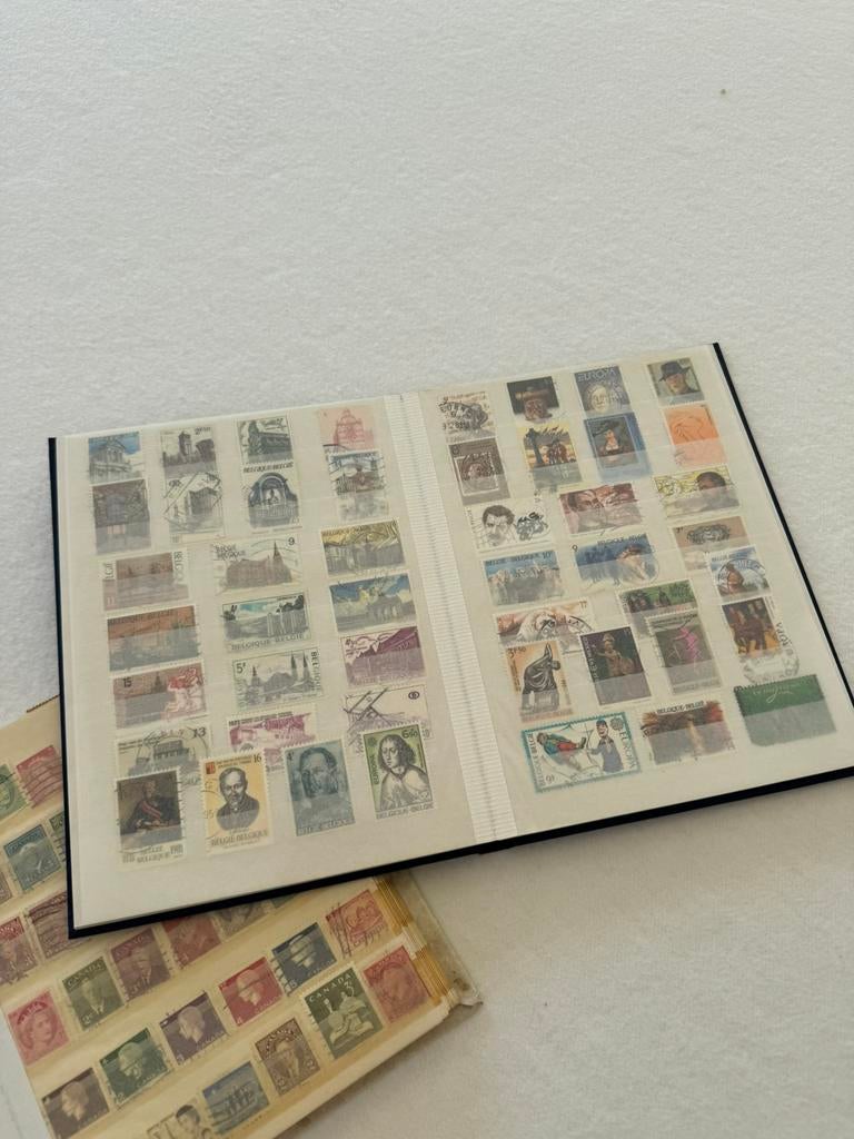 3 boeken vol met oude postzegels, Postzegels en Munten, Ophalen