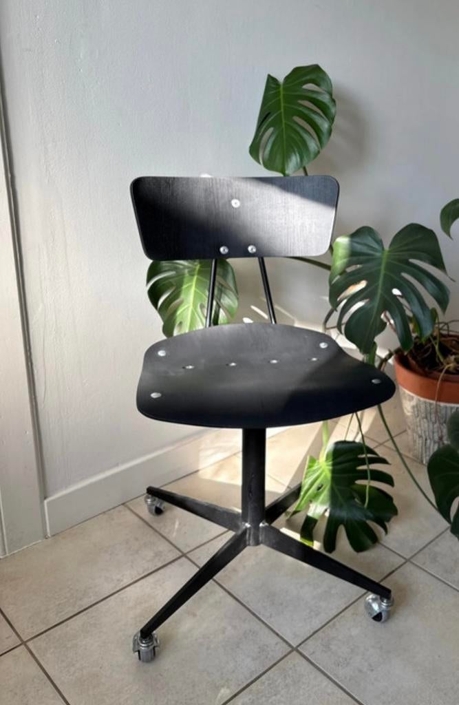 Designstoel op wielen, ontwerper Ernest Race, Ophalen, Gebruikt, Zwart, Design 1951