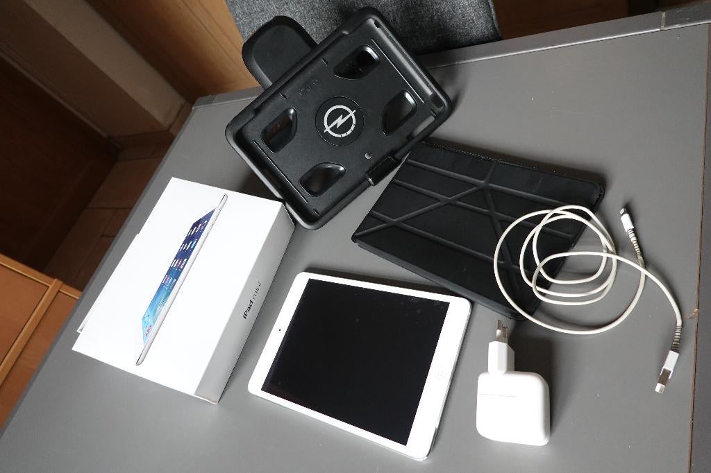 Ipad mini 2 avec house et fixation siège de voiture, Enlèvement, Utilisé, Blanc, 64 GB