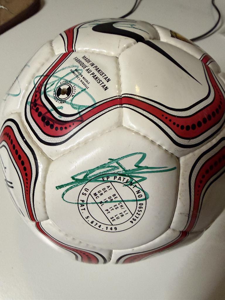 Bal getekend door Rode Duivels - spelers Genk, Ophalen, Zo goed als nieuw