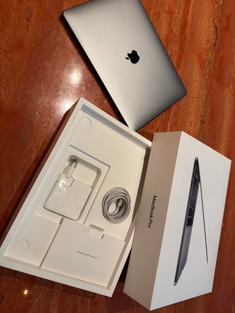 Mac book pro 13.3” 2020 touch bar, Computers en Software, Ophalen of Verzenden