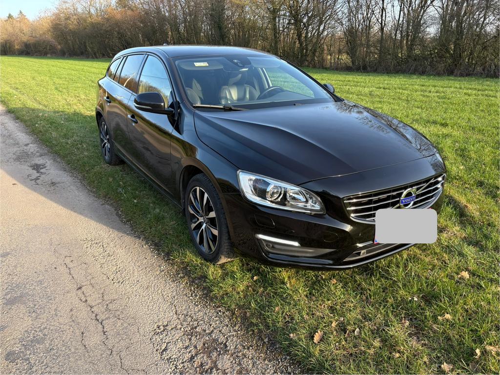 Volvo V60 D2 Black Edition Diesel 120ch 06/2018. Euro 6b !, Autos, Cuir, Achat, Euro 6, Noir