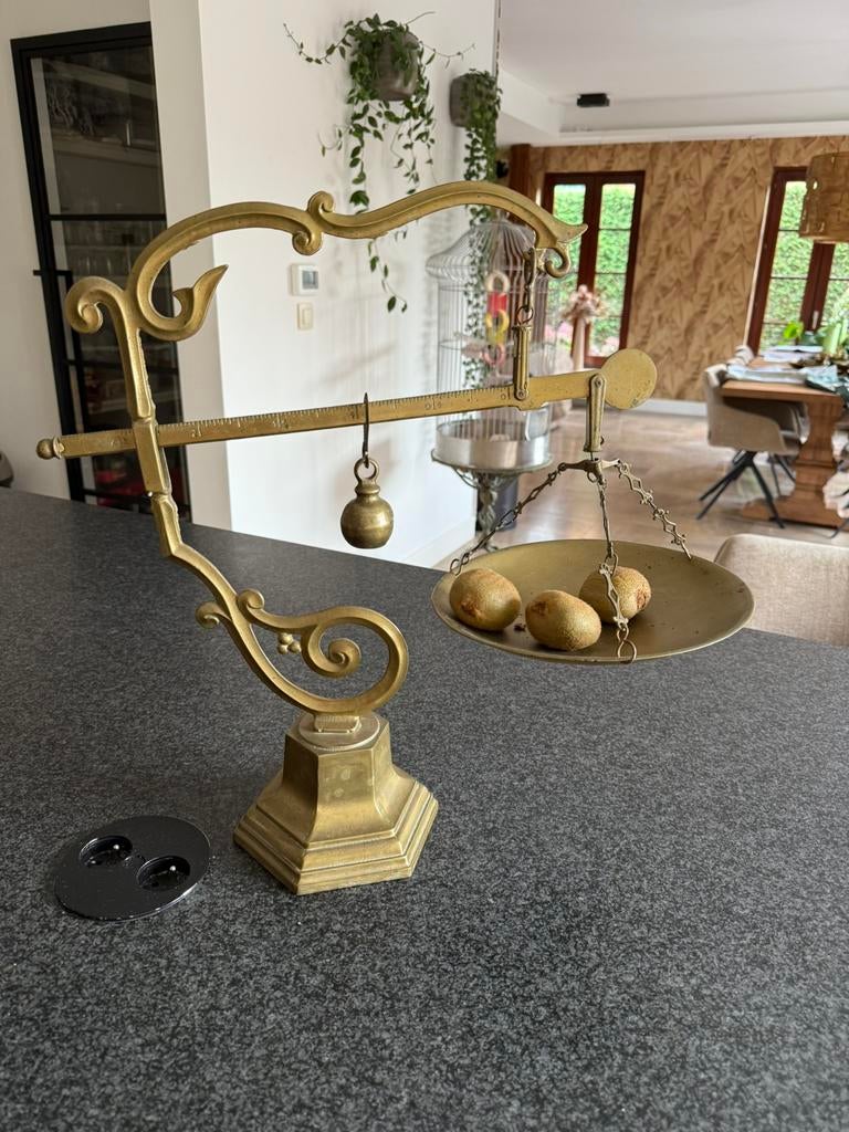 Prachtige oude weegschaal, Ophalen