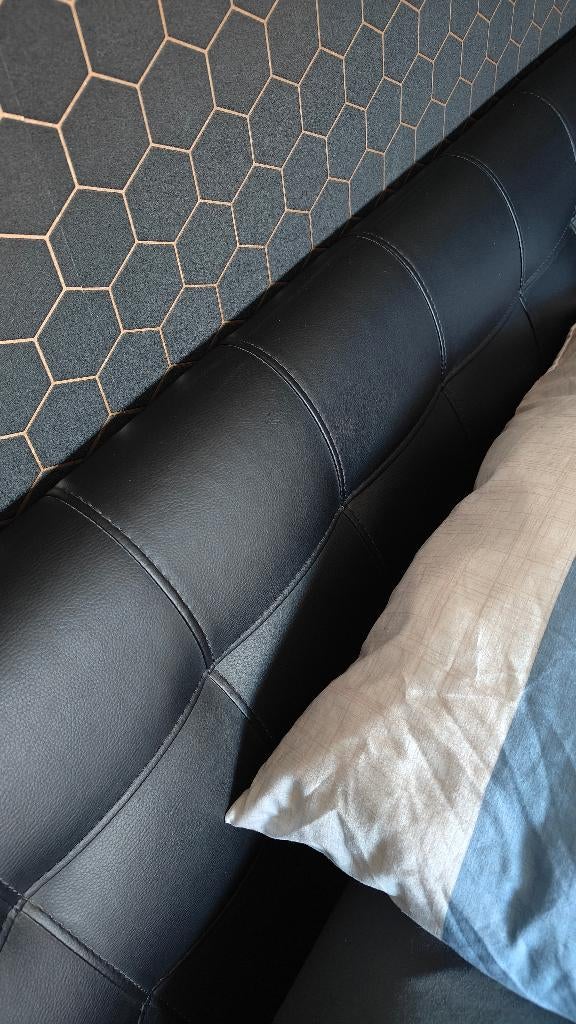 Lederen bedframe, Huis en Inrichting, Slaapkamer | Bedden, Zo goed als nieuw, Tweepersoons, 160 cm, 200 cm, Zwart, Verstelbaar