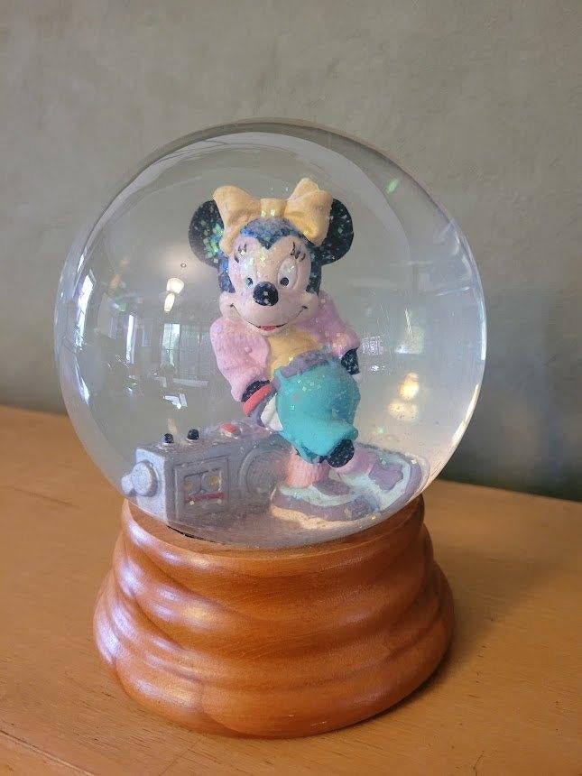 Boule à neige vintage Disney Minnie Mouse par BULLY, Enlèvement ou Envoi, Mickey Mouse, Comme neuf, Statue ou Figurine