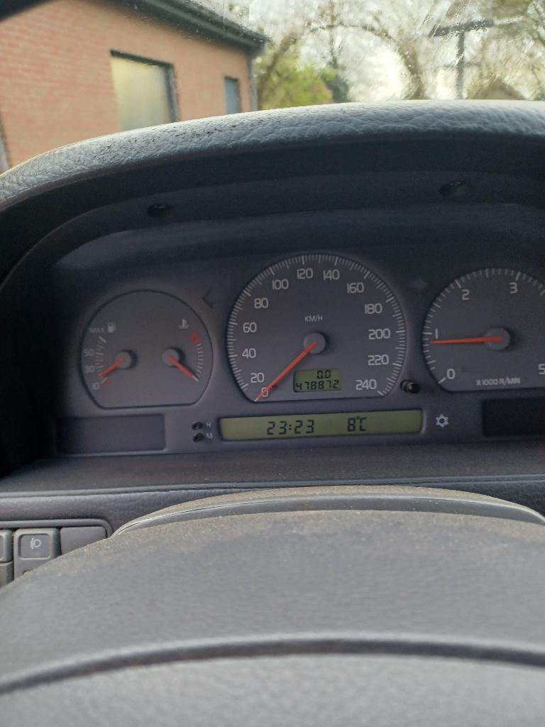 volvo v70, Autos, Volvo, Argent ou Gris, Achat, Boîte manuelle, Noir