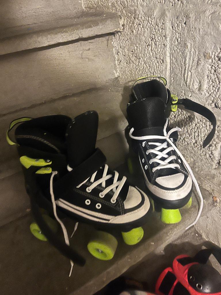 Rollerskates, Sport en Fitness, Skeelers, Verstelbaar, Kinderen, Zo goed als nieuw, Inline skates 4 wielen