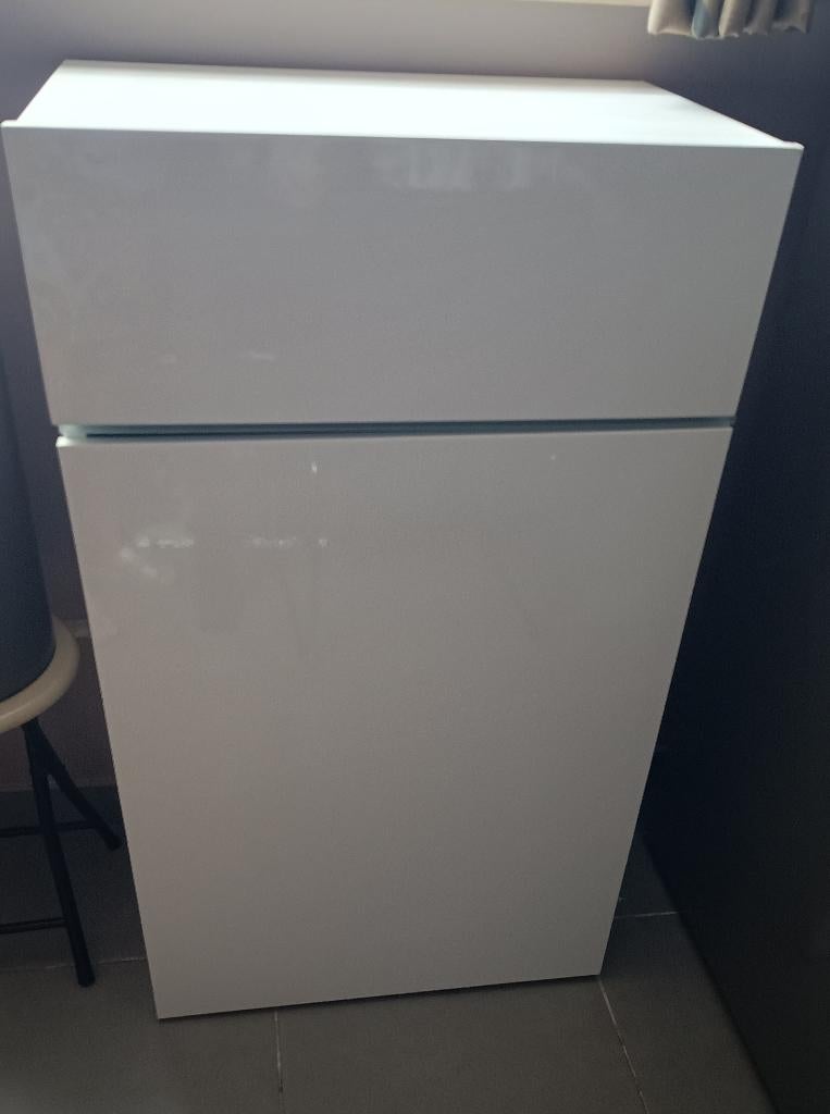 Witte gelakte houten kledingkast aan de voorkant, Huis en Inrichting, Ophalen, Zo goed als nieuw