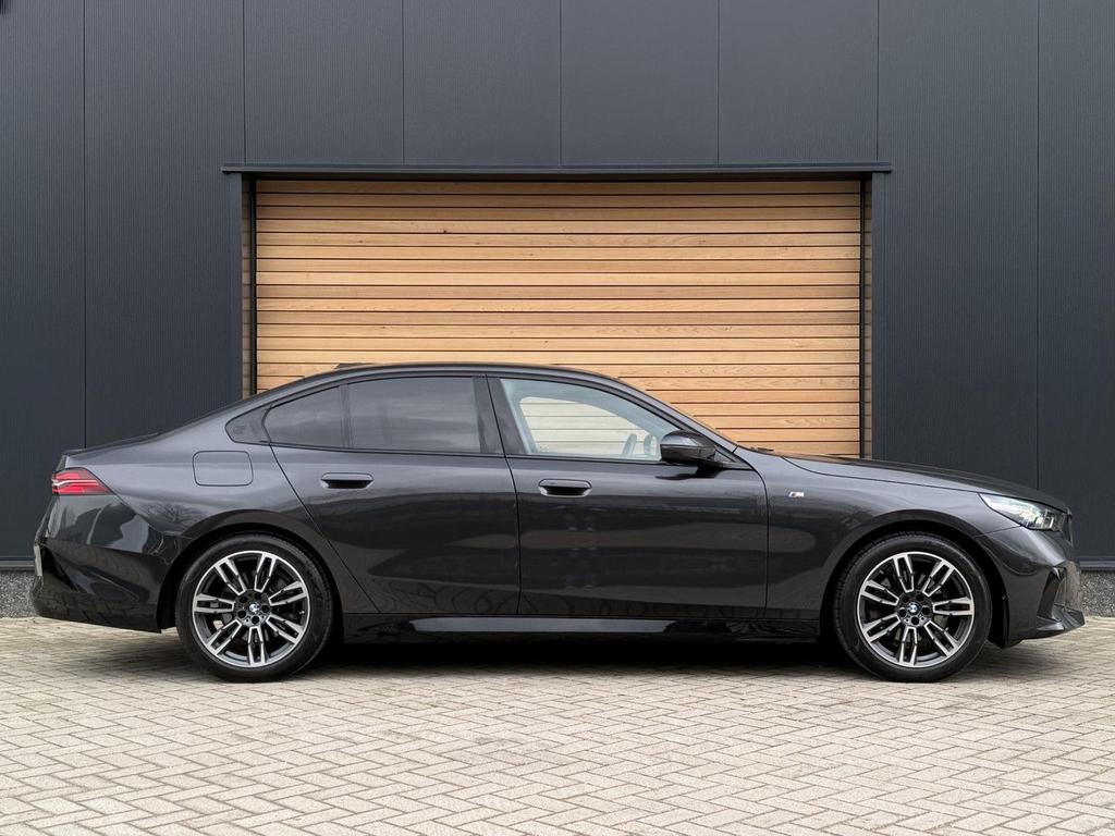 BMW 520 5-serie 520i M-Sport PANO|HEAD-UP|HARMANKARDON|ACC|S, Autos, BMW, Entreprise, Carnet d'entretien, Berline, Automatique