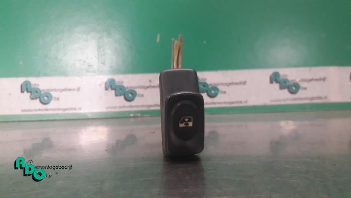 Elektrisch Raam Schakelaar van een Renault Megane (Megane 96, Auto-onderdelen, Gebruikt, -, Renault, -