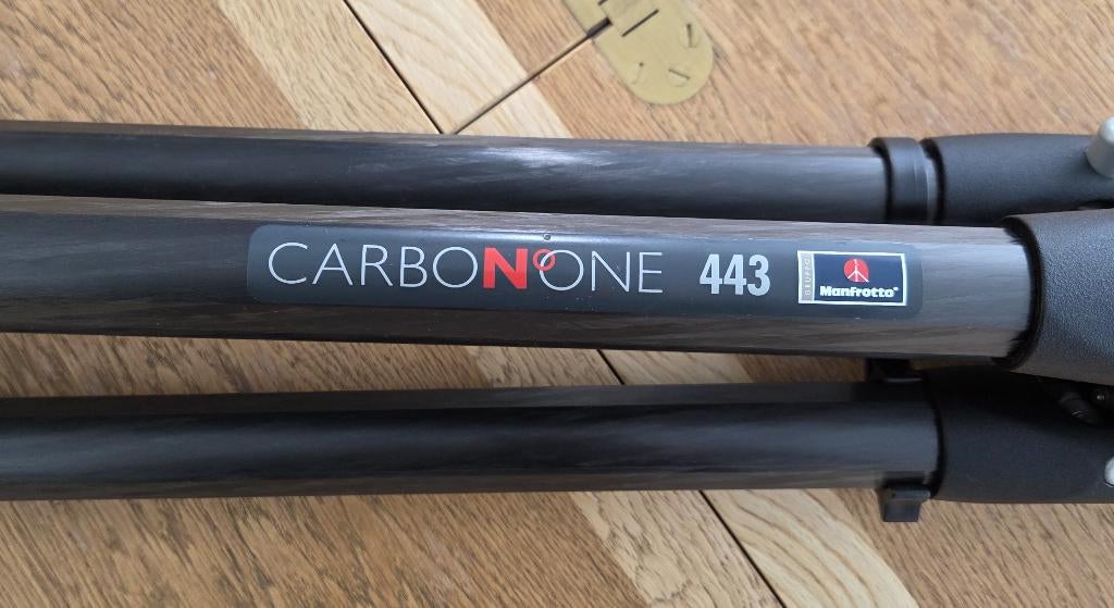 Manfrotto One camerastatief met Carbon 443 kop, Zo goed als nieuw, Minder dan 150 cm, Met balhoofd, Ophalen of Verzenden