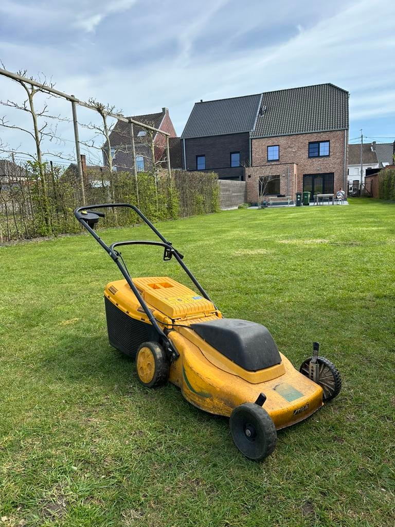 Stiga grasmache, Tuin en Terras, Grasmaaiers, Ophalen, Zo goed als nieuw