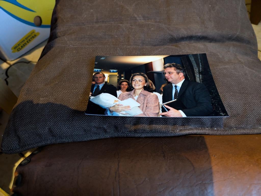 Laurent en Claire en kind, Verzamelen, Koningshuis en Royalty, Ophalen of Verzenden, Zo goed als nieuw, Kaart, Foto of Prent