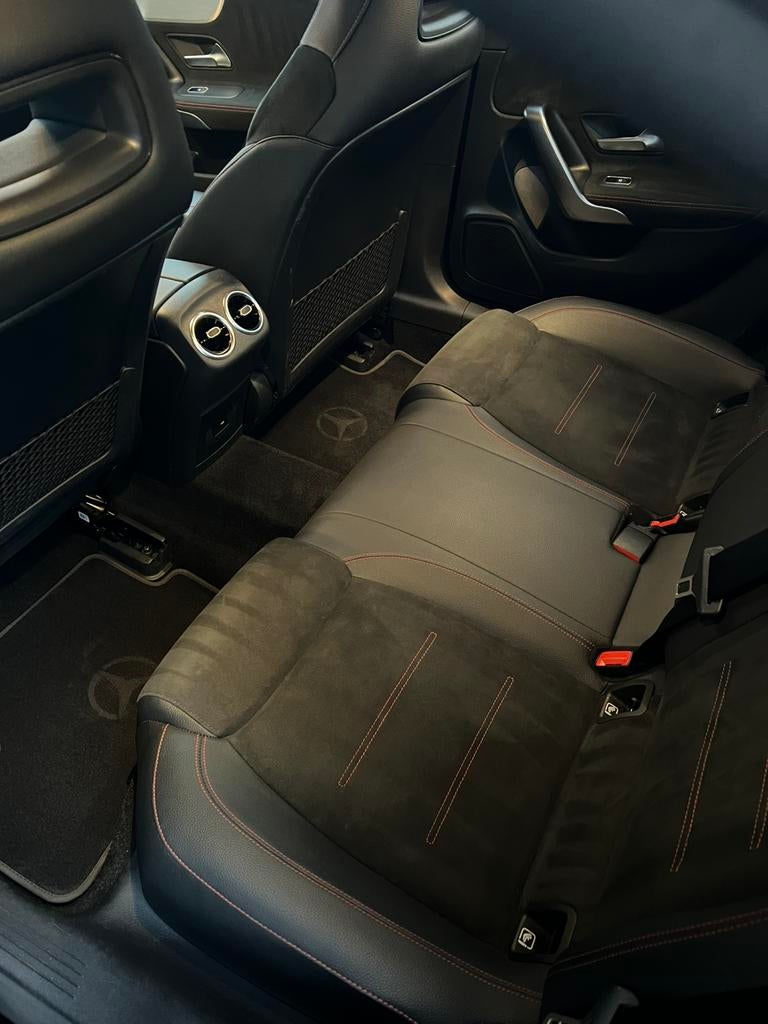 Mercedes CLA 180 d AMG uitrusting in nieuwstaat!, Auto's, Mercedes-Benz, Automaat, CLA, Leder en Stof, Zwart