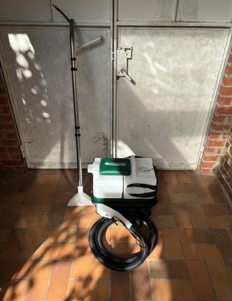 Shampouineuse Injecteur Extracteur EUROSTEAM, Bricolage & Construction, Matériel de nettoyage, Enlèvement, Comme neuf