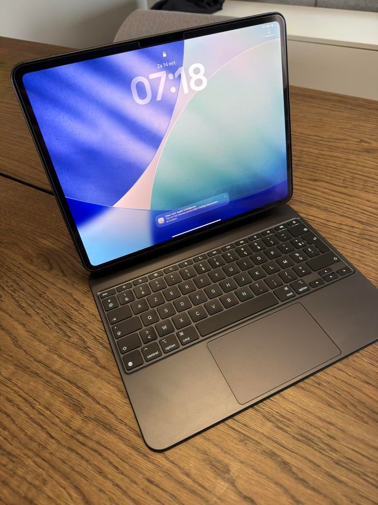 IPAD PRO 13inch M4 - 256GB met toetsenbord en case, Enlèvement, Comme neuf, 13 pouces