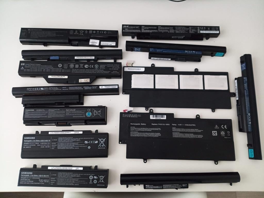 Lot de 13 batteries laptop pc portable HS, Enlèvement ou Envoi, Ne fonctionne pas