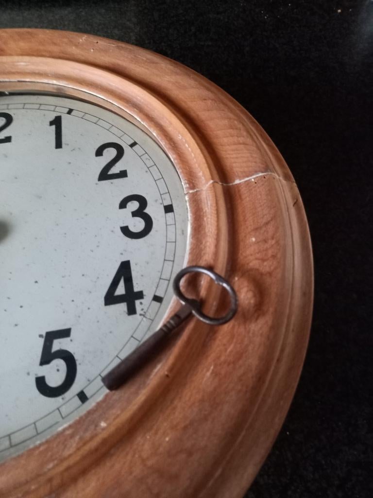 Antieke hangklok, Ophalen