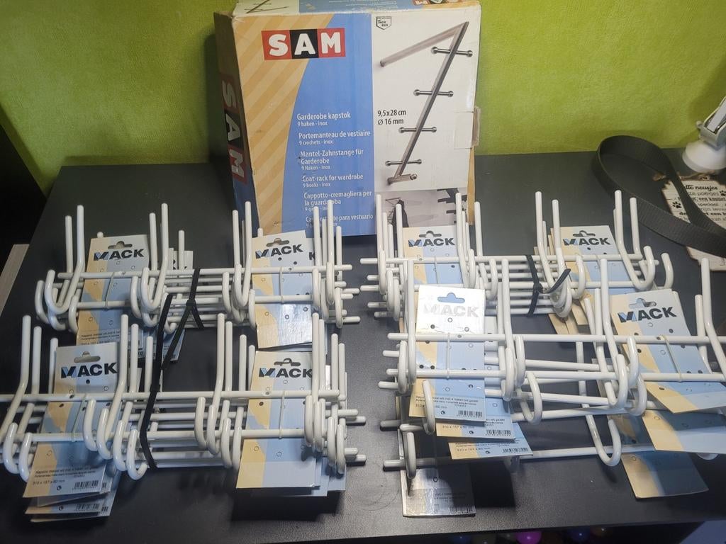 Opkoper gezocht voor kapstokken, Enlèvement