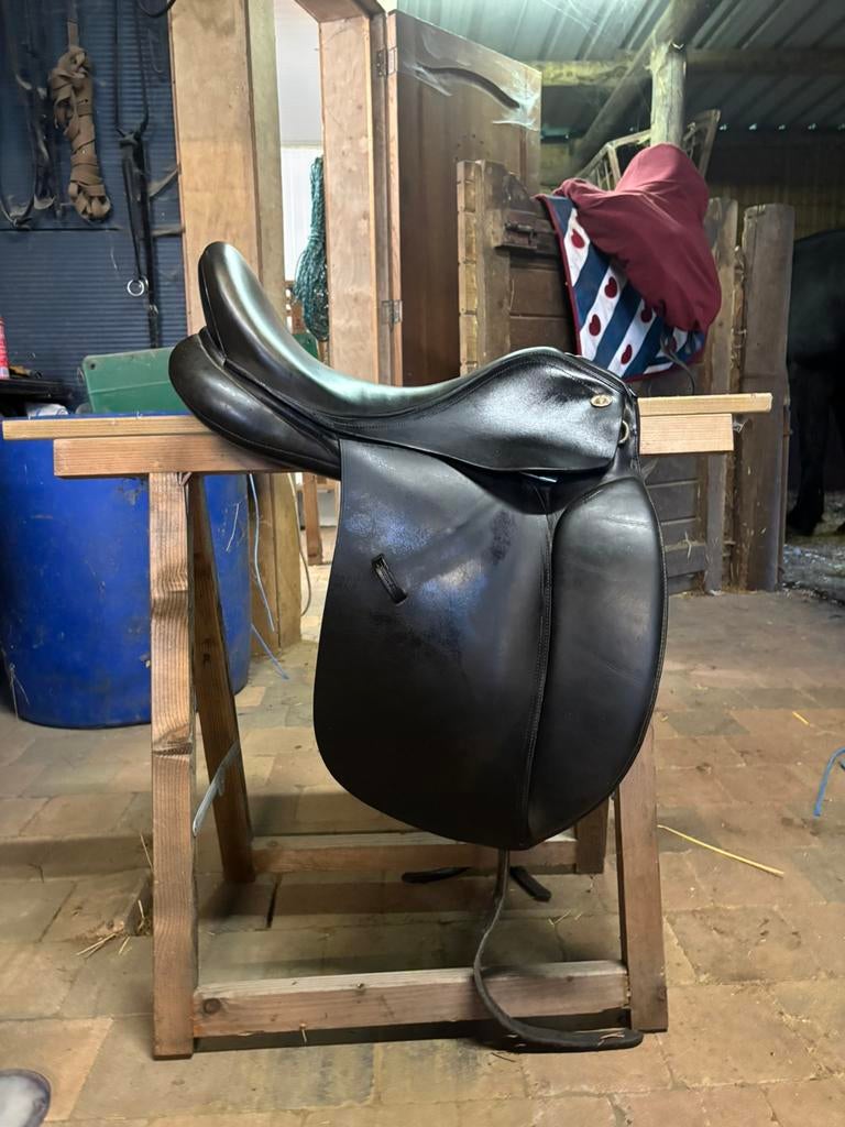 dressuurzadel 17,5 inch, Animaux & Accessoires, Enlèvement ou Envoi, Comme neuf
