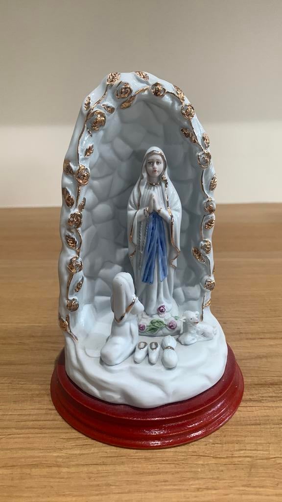 Mariabeeld Lourdes met Bernadette – porselein op houten voet, Verzamelen, Ophalen, Zo goed als nieuw