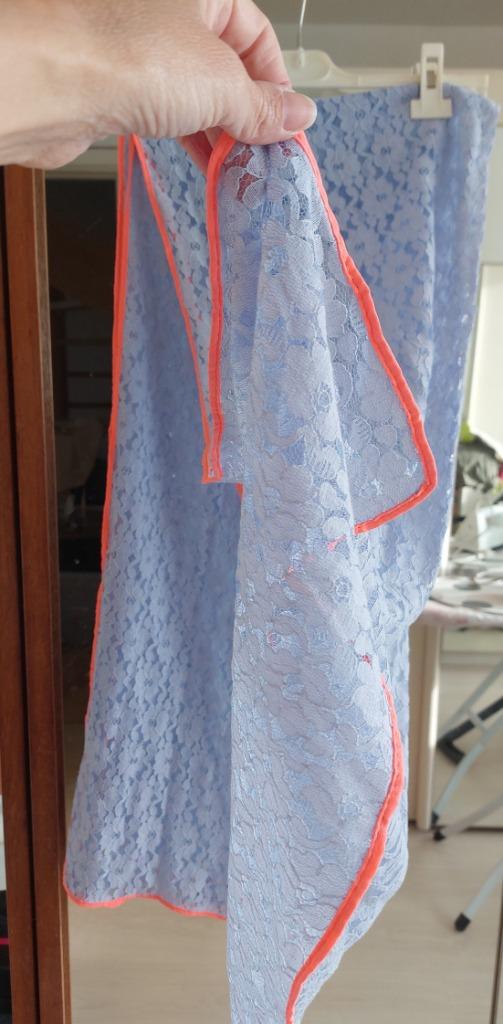 Écharpe étole dentelle bleu jean ciel bord fluo rose 70x190, Sans, Enlèvement ou Envoi, Neuf, Pashmina