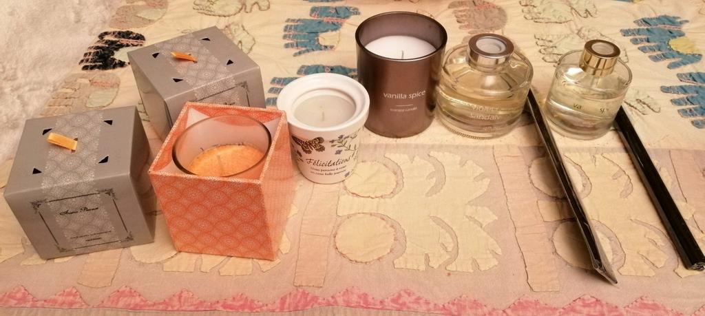 Ensemble de 5 bougies et 2 diffuseurs de parfum, Huis en Inrichting, Woonaccessoires | Kandelaars en Kaarsen, Zo goed als nieuw