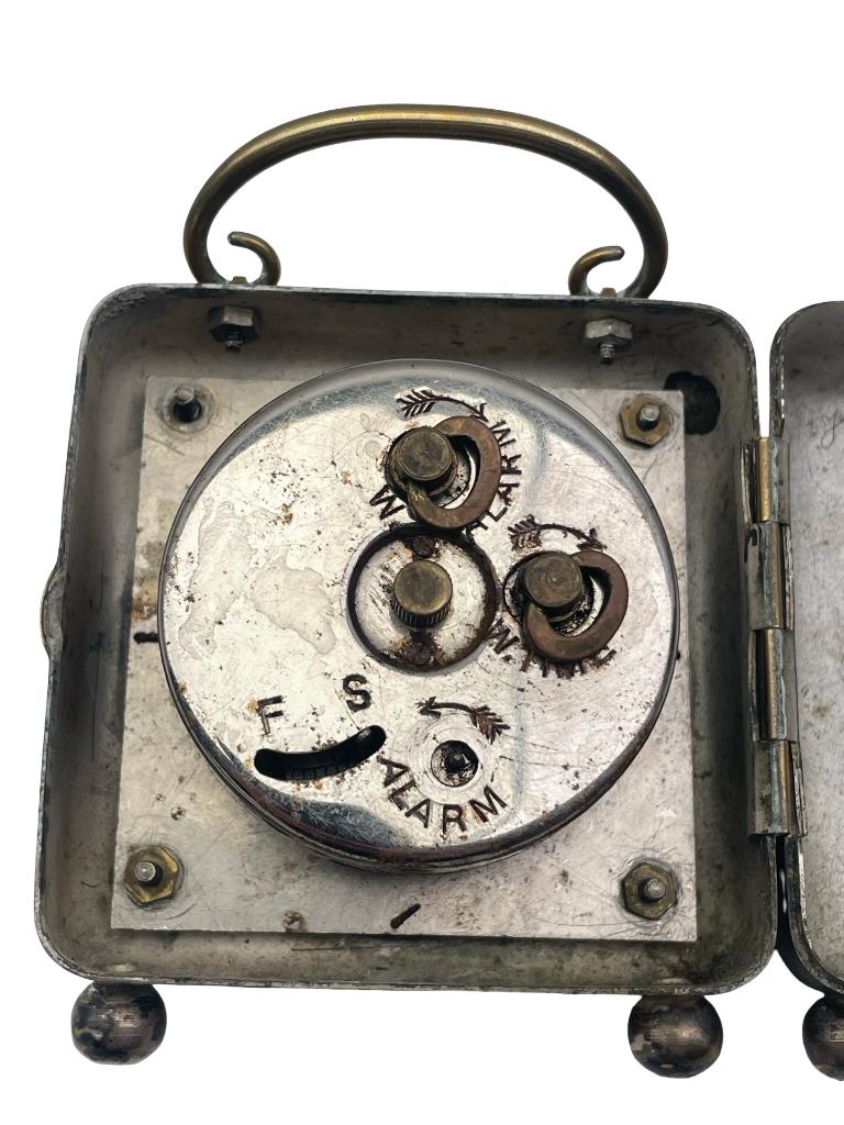 Kleine antieke mechanische koperen reiswekker, Antiek en Kunst, Ophalen of Verzenden