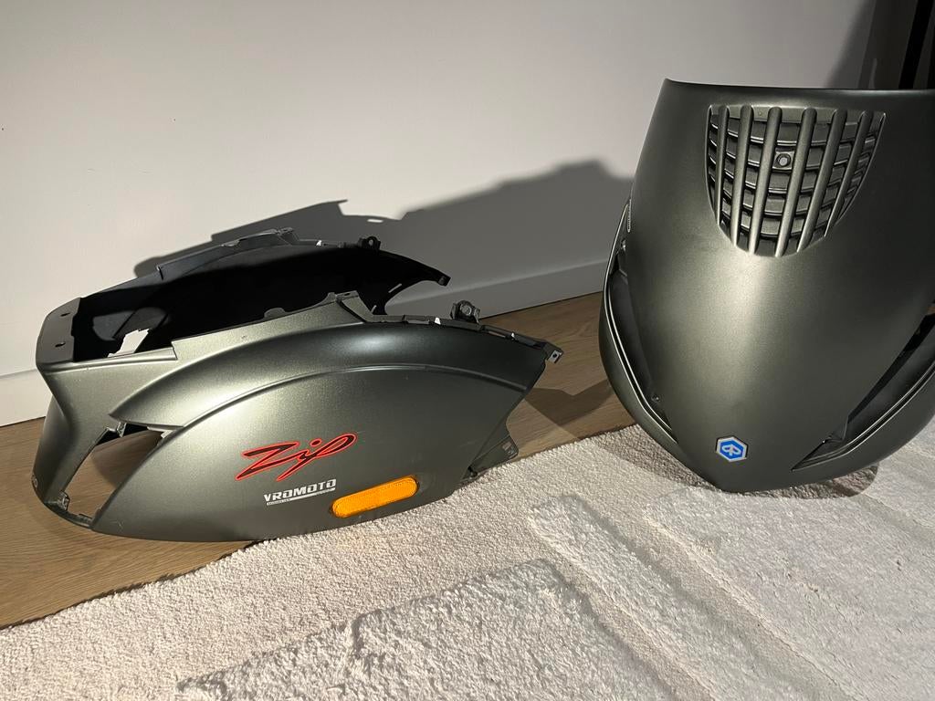Originele Piaggio Zip 4T carrosserie –grijs, Fietsen en Brommers, Brommeronderdelen | Scooters, Gebruikt, Piaggio, Kap, Ophalen of Verzenden