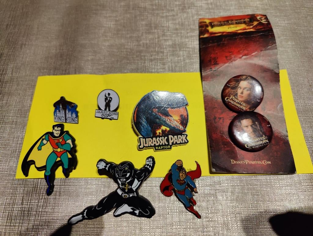 Film en serie pins, Collections, Broches, Pins & Badges, Enlèvement ou Envoi, Comme neuf, Insigne ou Pin's