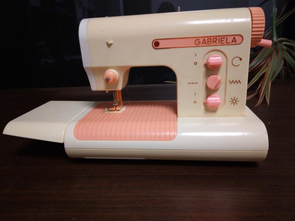 Kinderstiknaaimachine Gabriela (jaren ’80), Ophalen, Gebruikt, Knutselen, Met licht