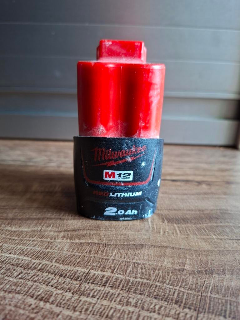 Batterie Milwaukee 2.0 Ah, Bricolage & Construction, Comme neuf