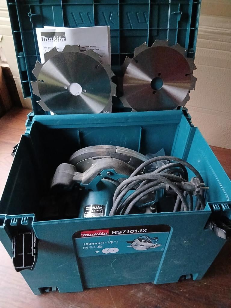 Makita afkortzaag met 2 nieuwe zaagbladen extra, Doe-het-zelf en Bouw, Gereedschap | Slijpmachines, Ophalen