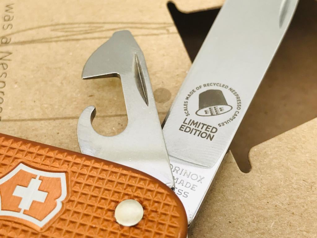 Victorinox Pioneer NESPRESSO LIVANTO Orange brûlée 2017, Caravanes & Camping, Outils de camping, Enlèvement ou Envoi, Neuf