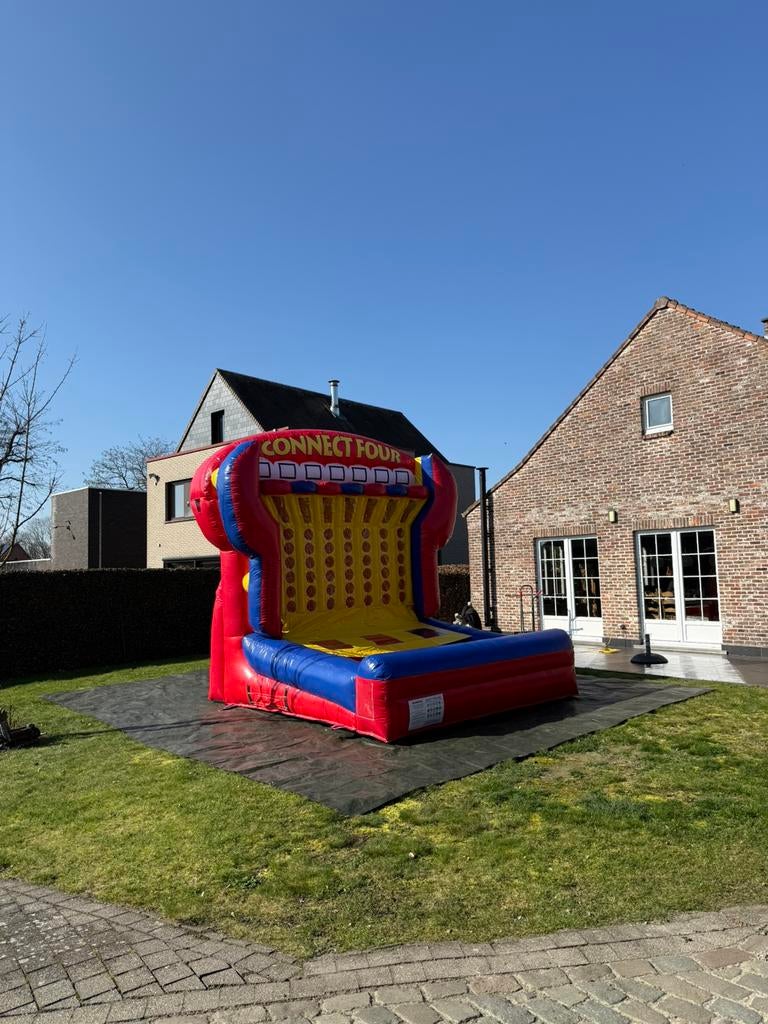 Springkasteel te koop (4 op een rij), Ophalen of Verzenden, Zo goed als nieuw