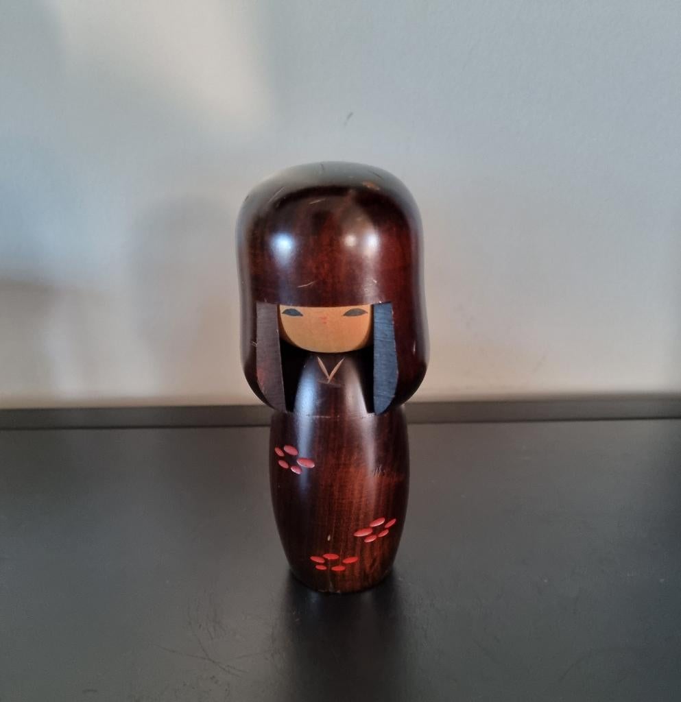 Cute Shun sai (décor printanier) Kokeshi d'Usaburo, Antiquités & Art, Envoi