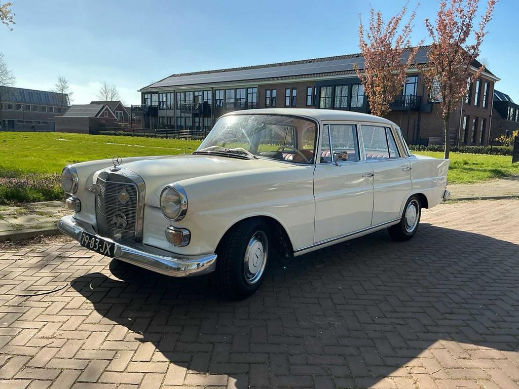Mercedes-Benz 200-280 (W115) 1967 200 D voiture de tourisme, Autos, Achat, Série 200, Entreprise, Autre carrosserie