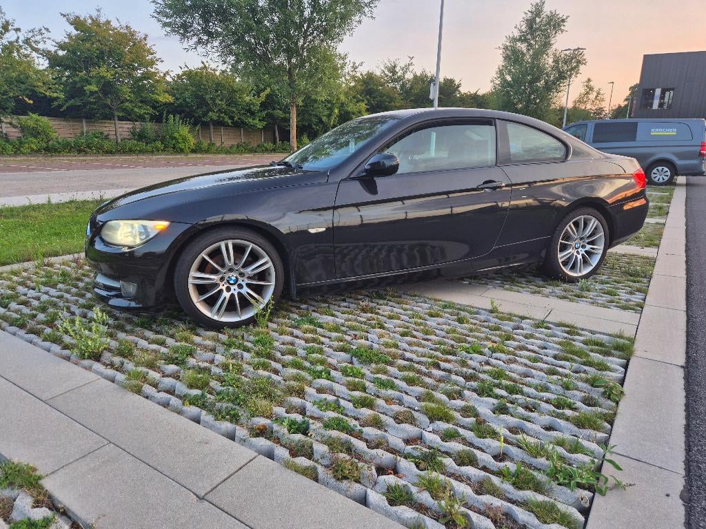 Bmw 320i coupe, Euro 5, Achterwielaandrijving, Zwart, Leder