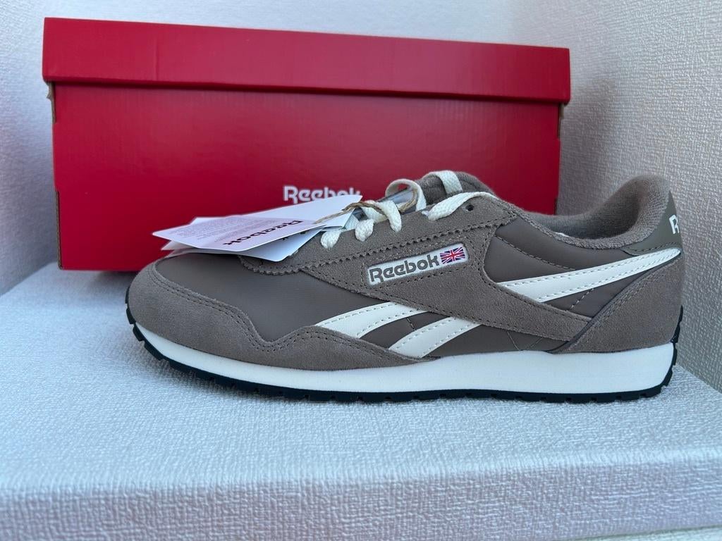 Reebok Classic AZ pour femmes 39 neuves avec boîte, Neuf, Enlèvement ou Envoi, Beige, Sneakers et Baskets