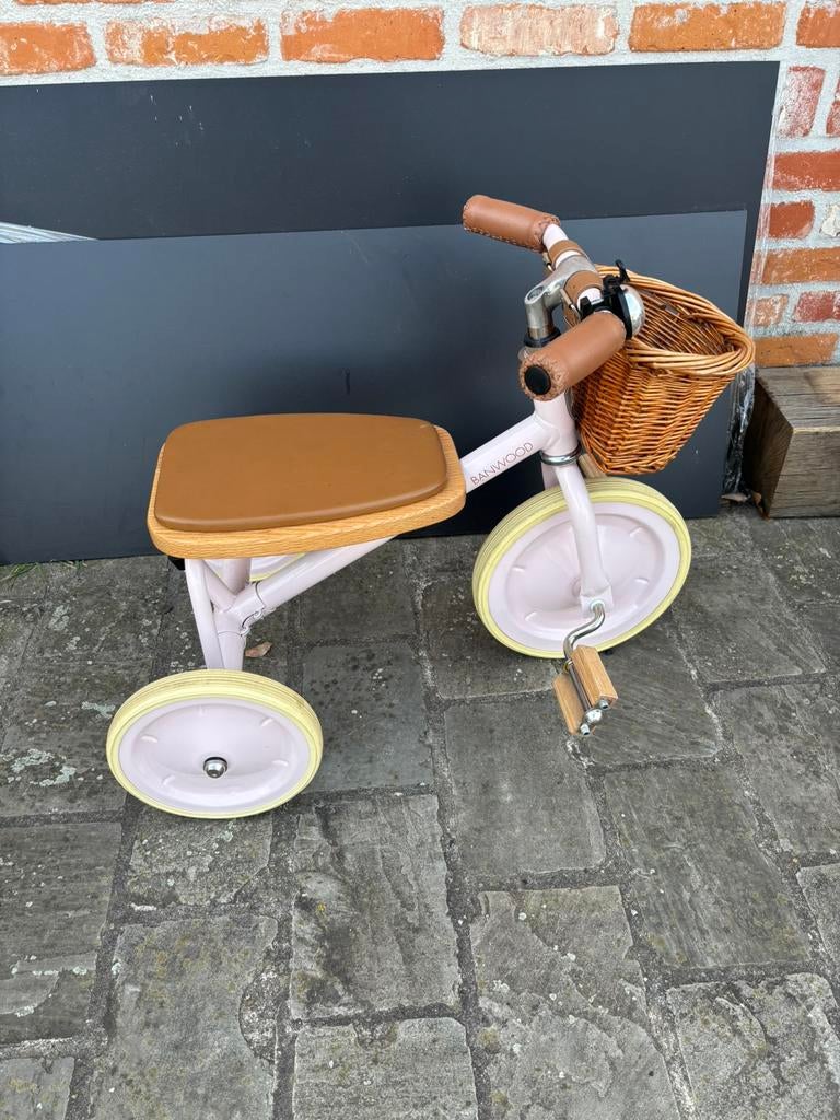 Driewieler banwood met rieten mand, Enlèvement, Comme neuf