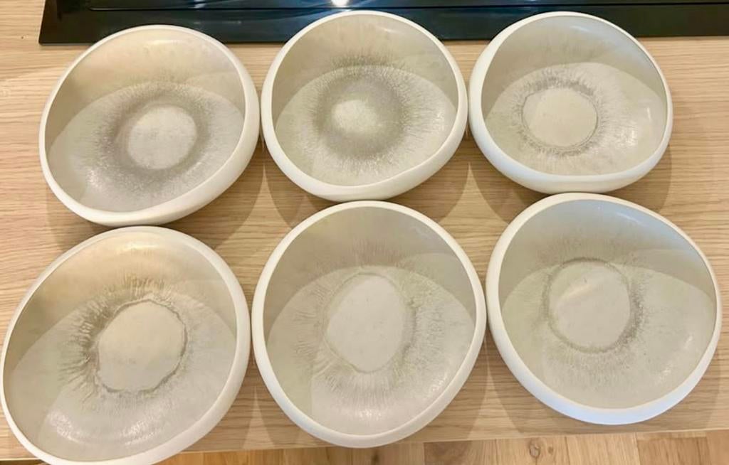 Lot de 12 assiettes creuses en céramique, Enlèvement, Comme neuf, Céramique