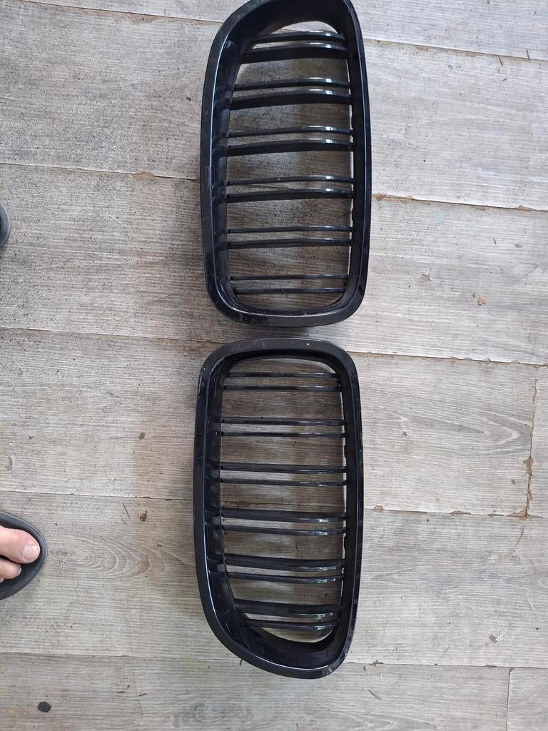 Bmw roosters gril, Ophalen