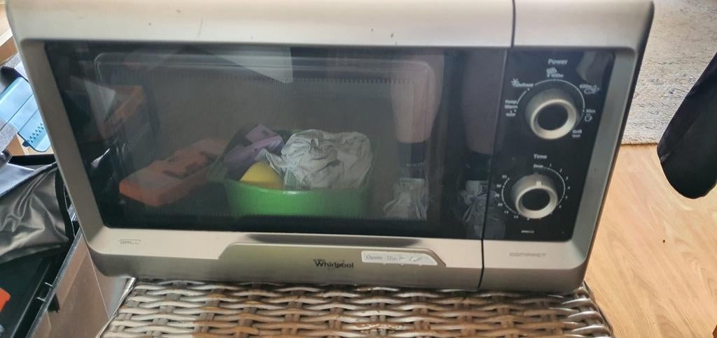 Magnetronoven van het merk Whirlpool in goede staat, Elektronische apparatuur, Microgolfovens, Ophalen of Verzenden, Oven, Microgolfoven