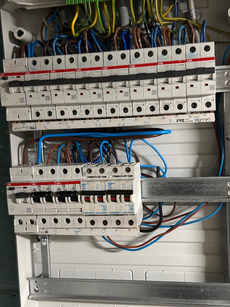 Electricien résidentiel, Services & Professionnels, Électriciens