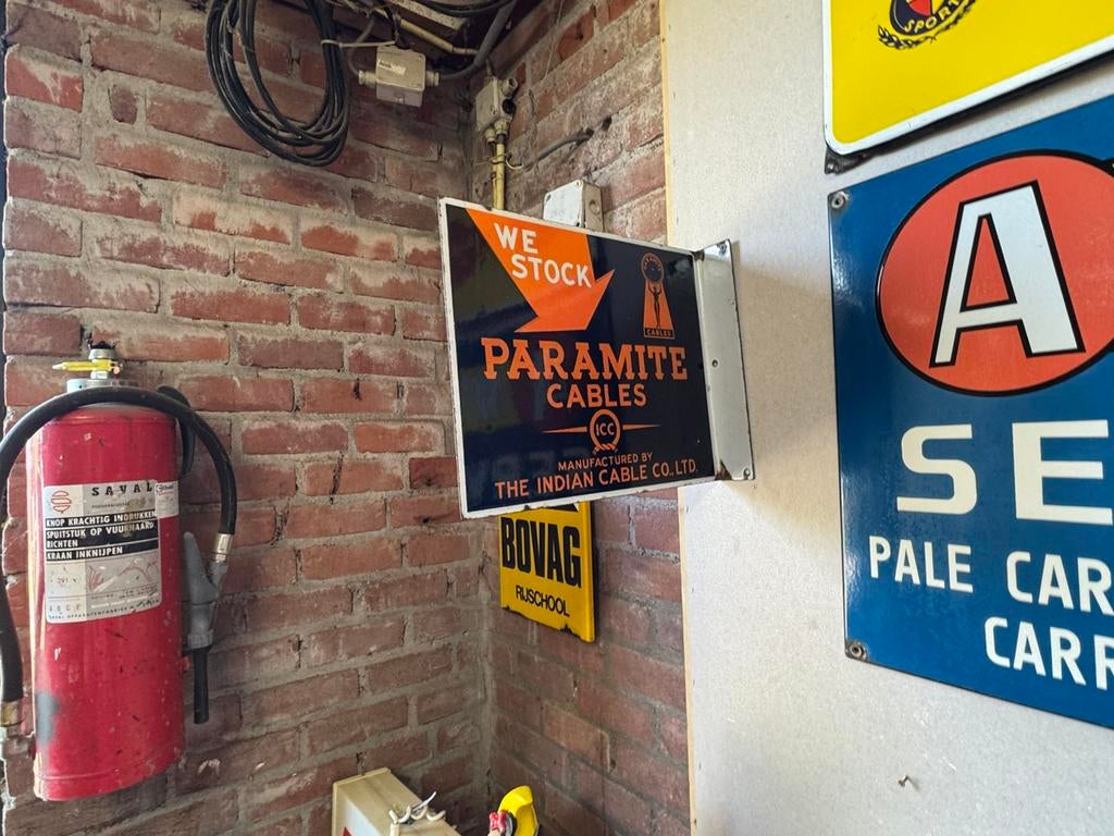 Porte-affiche en émail ancien PARAMITE, Enlèvement