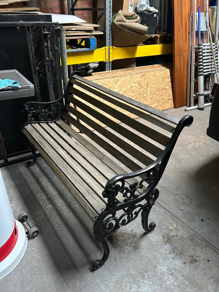 Banc de jardin en fer forgé magnifiquement entretenu, Enlèvement, Comme neuf