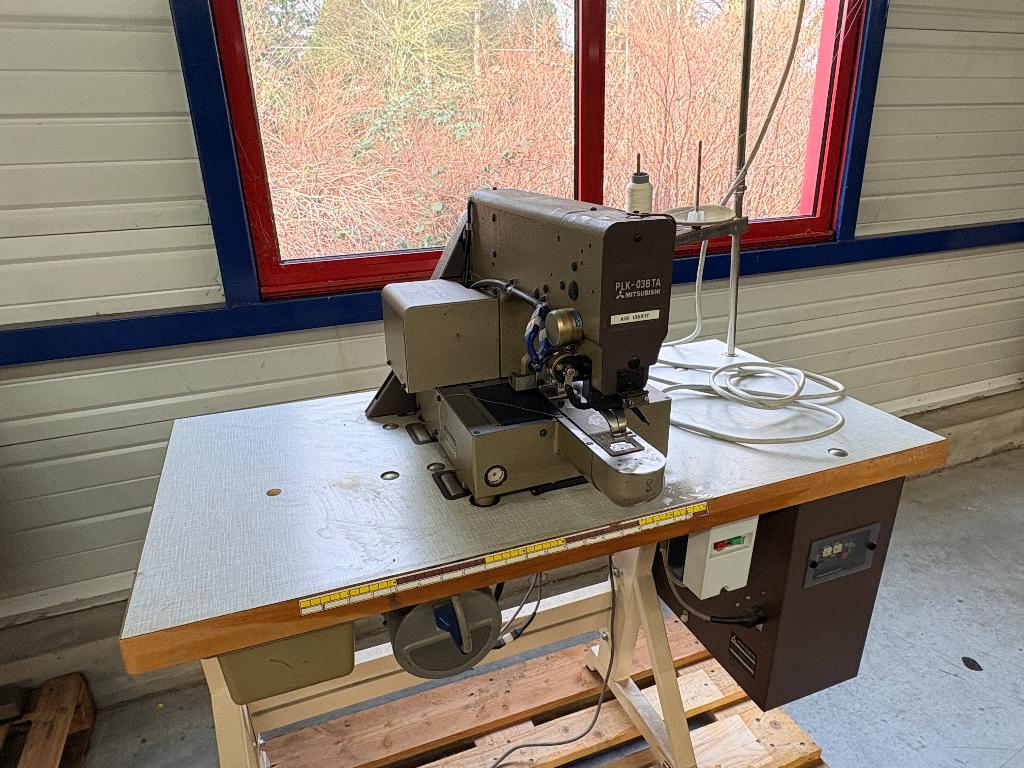 Machine à coudre Mitsubishi PLK-03BTA programmable, Autres marques, Machine à coudre, Industrie, Enlèvement