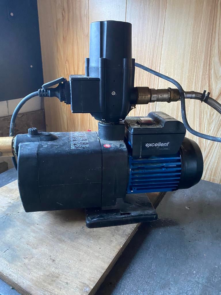 Excellente pompe à hydrophore, Jardin & Terrasse, Pompes à eau, Enlèvement, Comme neuf, Pompe d'appoint