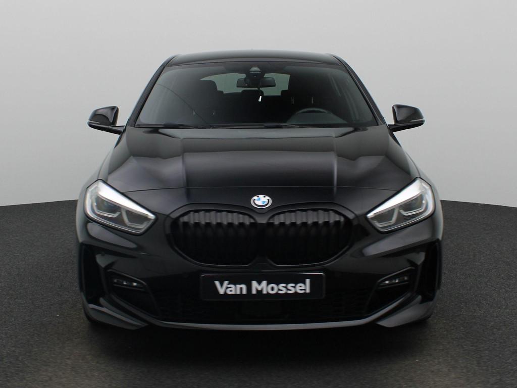 BMW 1 Reeks Hatch M-Pakket 116iA (80 kW), Auto's, Gebruikt, Zwart, 5 zetels, 3 cilinders