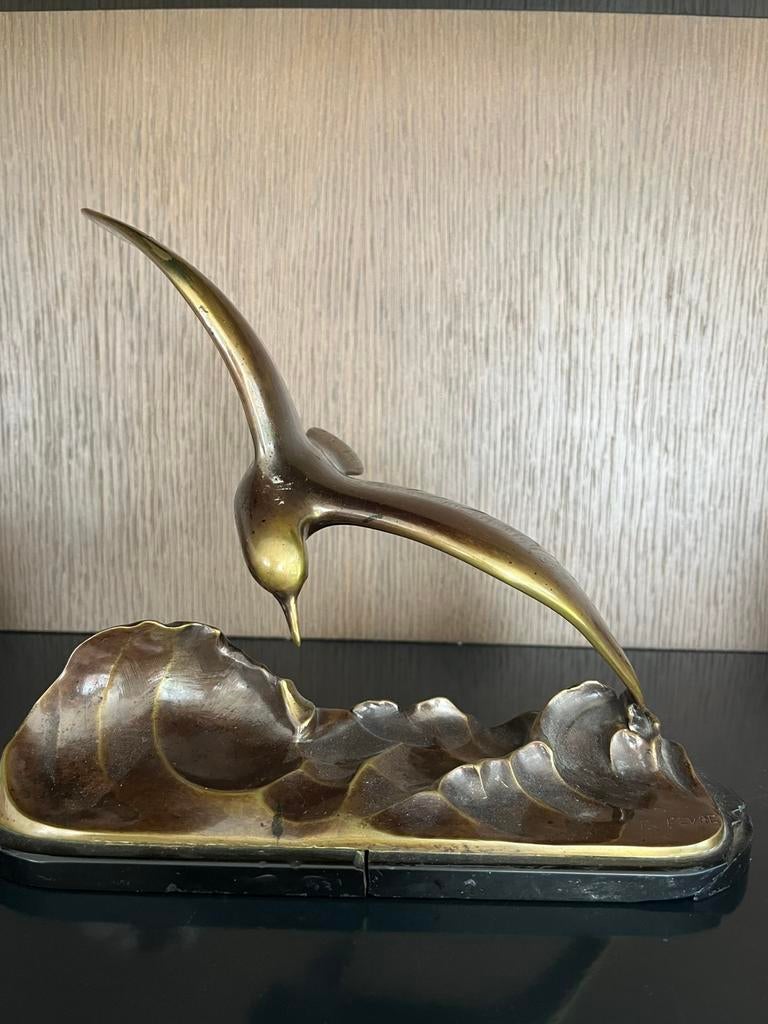 Sculpture signée par E. Favre, Enlèvement, Art deco